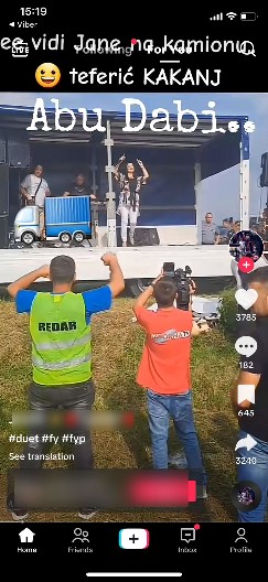 SA NARUŠENIM ZDRAVLJEM ULAZI U ELITU! Pevačica pre 5 dana jedva hodala, ćerka je pridržavala, a večeras će se pojaviti u Šimanovcima!