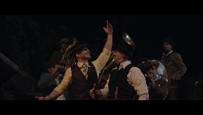 KAO OD MAJKE ROĐEN, NIJE ZNAO DA GA SNIMAJU! Isplivao snimak našeg pevača u neočekivanom izdanju (VIDEO)