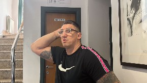 "SKINI SE GOLA, MOGU LI DA TE POLJUBIM U USTA?" Kristijan Golubović se osamio sa cimerkom, pa pokušao ovo, na korak da prevari suprugu