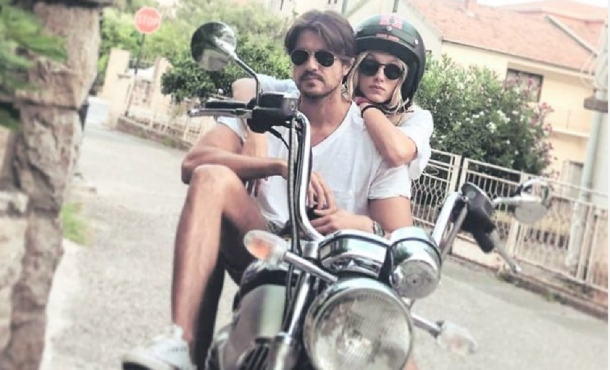 OTKRIVEN POL BEBE Pevačica u osmom mesecu trudnoće pokazala stomak, a jedna afera obeležila joj karijeru