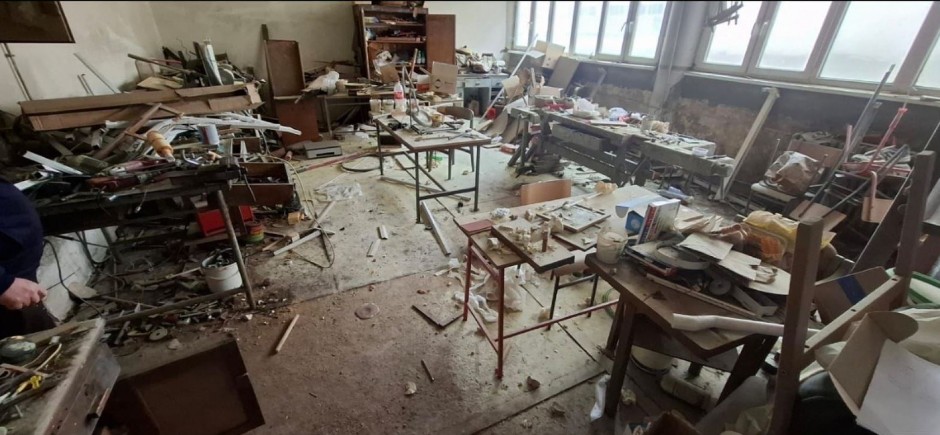 HOROR! Pogledajte kako su blokaderi uništili školu u Leskovcu! Popravku njihovog divljanja će plaćati svi građani Srbije!