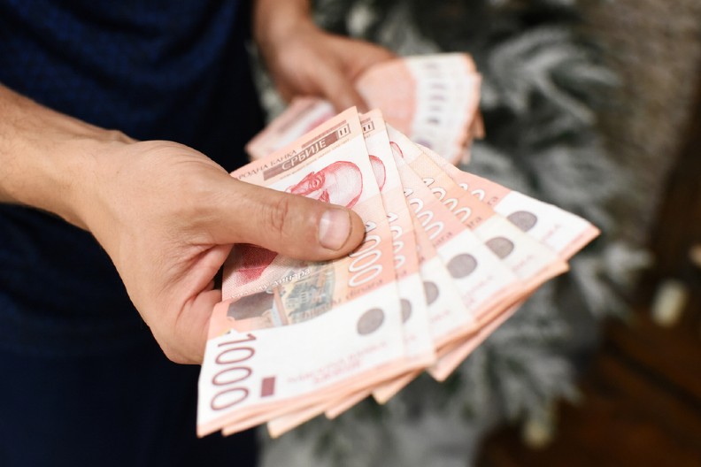 NAJAVLJUJE SE NOVIH 5.000 DINARA POMOĆI OD OVOG DATUMA Važna vest za oko 200.000 građana