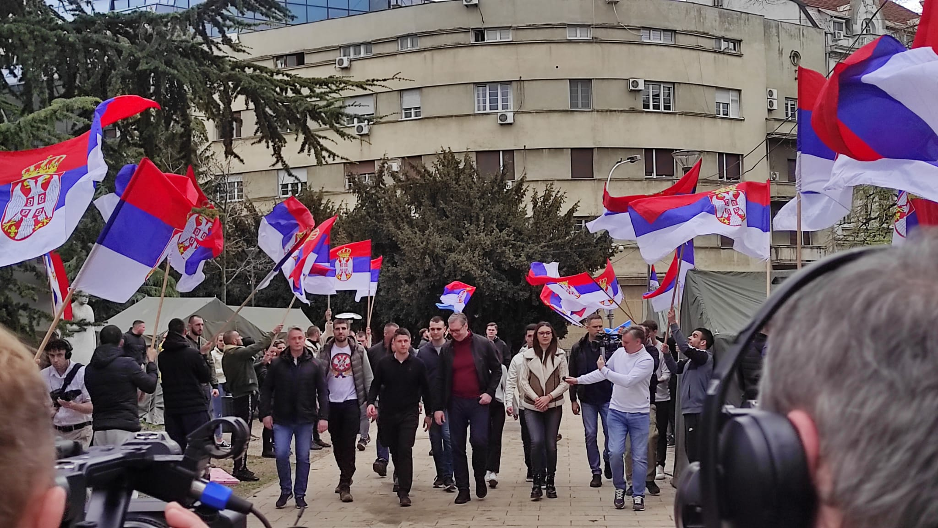 VUČIĆ U PIONIRSKOM PARKU NAJAVIO REŠENJE PROBLEMA ZA STUDENTE: Donećemo leks specijalis, a odgovorni za anarhiju ići će pred nadležne organe (VIDEO)