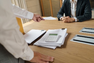 „NEKAD SMO RADILI DO PENZIJE…“ Nemačka mesečno gubi 10.000 radnih mesta – biće još gore