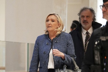 "SUDIJA ŽELELA DA ME SPREČI DA SE KANDIDUJEM" Marin Le Pen najavila borbu do koske, levičarsko ludilo poreplavilo Evropu