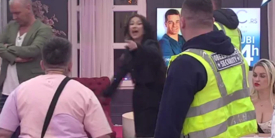 NEVIĐENI KARAMBOL U ELITI Matora nasrnula na Stefani, lome sve oko sebe, obezbeđenje hitno doletelo!