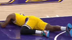 LEBRON U BOLOVIMA Muke za Džejmsa, ušao u istoriju NBA lige, ali za Karija nema leka