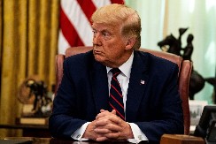 TRAMP OTPUSTIO ČLANOVE SAVETA ZA NACIONALNU BEZBEDNOST Teoretičarka zavere ga savetovala da to uradi