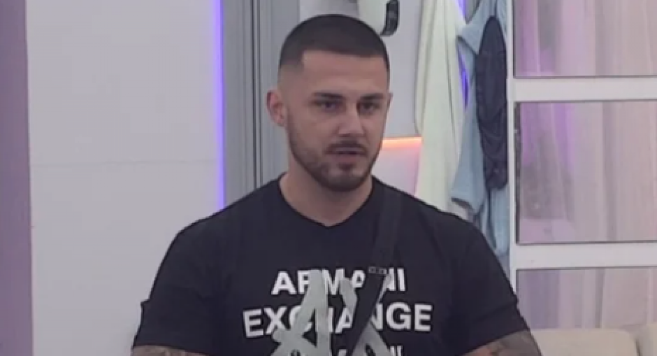 ''SLAO MI JE FOTKE SVOG PONOSA'' Oglasila se devojka koju je Marko Stefanović muvao, iako je u vezi sa Sanjom Grujić, puče bruka (VIDEO)