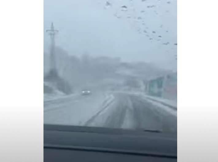 SNEG OKOVAO CRNU GORU, PADA KAO SUMANUT! Zabelelo se i iznad Budve, temperature zabeležile minus (VIDEO)