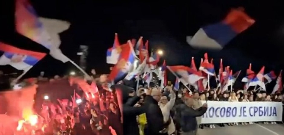 POGLEDAJTE SPEKTAKULARAN DOČEK U KRALJEVU: Heroje sa KiM dočekali i pozdravili građani (VIDEO)