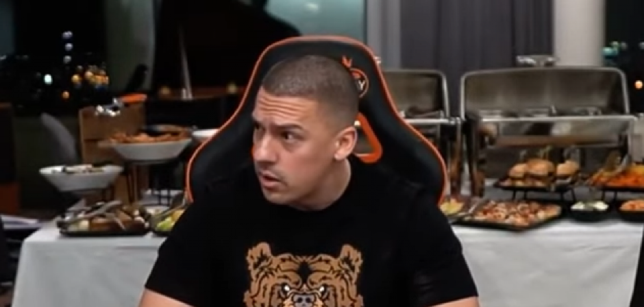 "DOBILE STE AJFONE ZA PONIŽAVANJE, FEMINIZAM JE NEŠTO NAJGORE ZA ČOVEČANSTVO" Baka Prase vređa žene pred 50.000 ljudi!