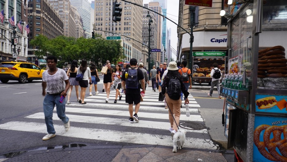 ''KUMARA PREŠAO IGRICU'' Srpski turista naišao na ''jugić'' u sred Njujorka, a natpis na tablicama - totalni šou! (VIDEO)