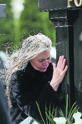 SA SAŠOM PROVEO POSLEDNJE DANE, A NIKO GA NIJE PRIMETIO NA POMENU Bio je potpuno neupadljiv, a nije se odvajao od Suzane (FOTO)