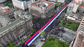 SPEKTAKULARAN PRIZOR NAJVEĆE SRPSKE ZASTAVE: Veličanstven prizor u centru Beograda! (FOTO, VIDEO)