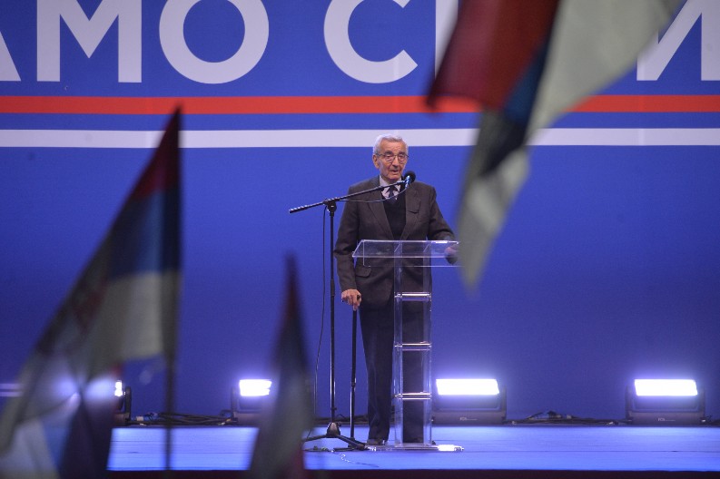 "TRAGEDIJA U NOVOM SADU JE IZAZVANA TERORISTIČKIM ČINOM" Otac nastradale Gordane se obratio Srbiji: Sudiji sam sve objasnio na stručan način, drago mi je da je optužnica vraćena na doradu