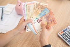 POZNATA AUSTRIJSKA BANKA NAJAVILA BLOKADE RAČUNA Evo zašto ni aplikacija neće biti u funkciji