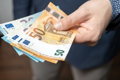 NEMAČKI RADNICI ĆE SE OBRADOVATI Od 1. jula imaće više dana godišnjeg odmora i veću zaradu