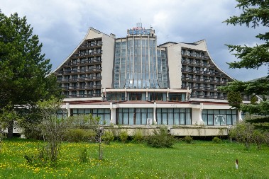 ZAVIRITE U ČUVENI NAPUŠTENI HOTEL „NARCIS“ NA BREZOVICI Bivši simbol Jugoslavije je hit na društvenim mrežama (VIDEO)