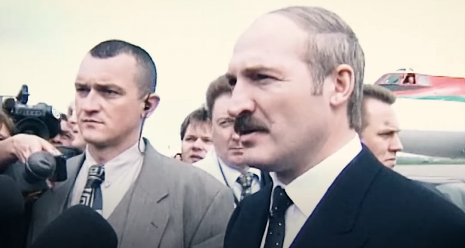 DOŠAO JE KADA NAM JE BILO NAJTEŽE Lukašenko u razorenom Beogradu 1999! Ruka prijatelja u najgora vremena (VIDEO)