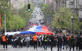 SKANDAL! Pljuju na Srbe, Srbiju i našu zastavu