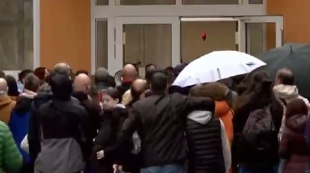 RODITELJI MOLE DA GIMNAZIJA POČNE DA RADI "Deca gube nadu da će doći kraj ovom maltretiranju i da će završiti školsku godinu!"