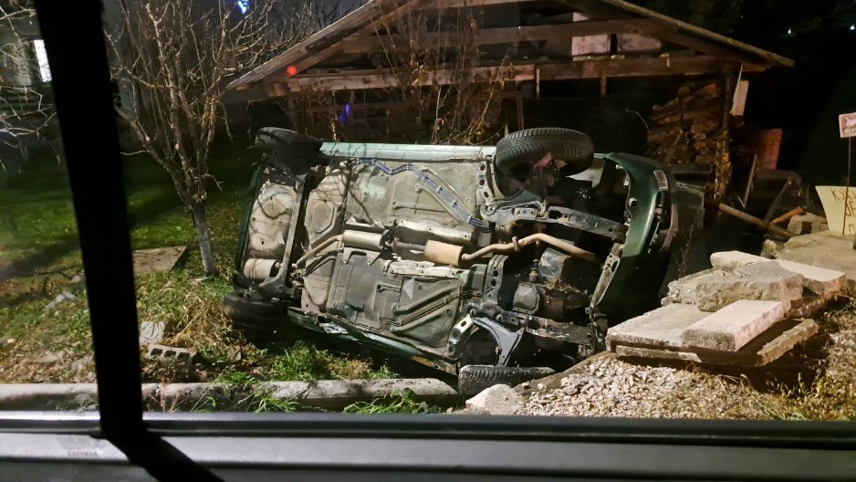 VOZAČ VELIKOM BRZINOM SLETEO S PUTA, PREVRNUO SE I POGINUO! Stravična nesreća između Idvora i Kovačice