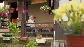 PEVAČICA ČUVALA UNUKA SA AUTIZMOM NA SELU, PRINUĐENA JE DA GA SMESTI U DOM: "Majka ne razmišlja o tome da li ja mogu ili ne mogu"