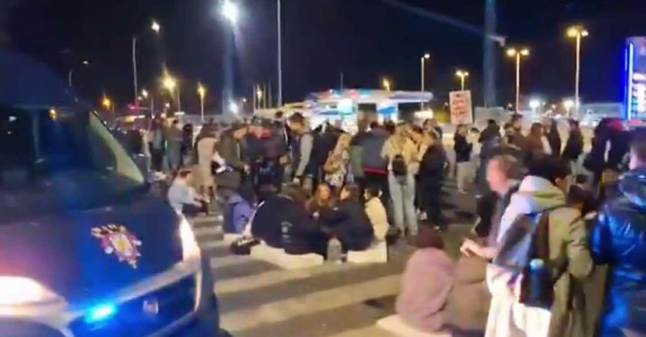 PROFESORI GURAJU STUDENTE IZ UČIONICA U POLITIKU Svesni da  krše zakone, sad uvode govore u šiframa!