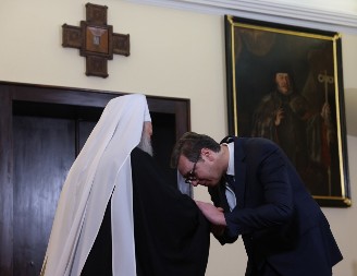 VUČIĆ ČESTITAO USKRS PATRIJARHU PORFIRIJU  "Od srca Vam želim snagu i nadahnuće, svetlu vaskršnju radost i jaku veru!"