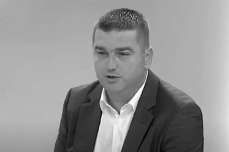 TUGA NA KOMEMORACIJI STRADALOM POSLANIKU I NJEGOVOJ SUPRUZI: "Učinićemo sve da vam decu izvedemo na pravi put!"