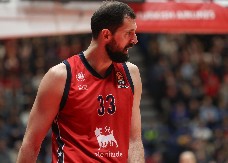 BOMBA IZ MILANA Mirotić napušta Armani?