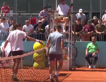 STRAŠAN SKANDAL U MADRIDU Teniser iz BiH odbio da se rukuje sa rivalom, a svemu je prethodio sraman potez Italijana (VIDEO)