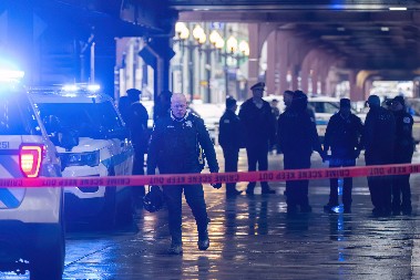 PETORO UBIJENIH, DVOJE RANJENIH Krvava noć u Americi