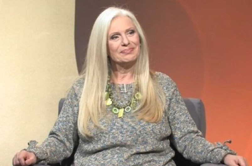 PRIMALA 33.000 MESEČNO, A ONDA DOBILA NACIONALNU PENZIJU! Otišla iz Beograda, a evo kako sada živi naša pevačica!