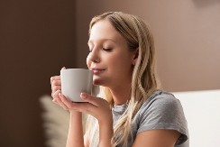 VIŠE NIKADA NEĆETE OTIĆI NADUTOG STOMAKA NA SPAVANJE  Pijte čaj od ove biljke svako veče i utonućete u san laki kao perce