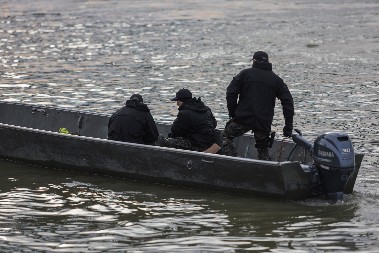 DETALJI TRAGEDIJE U ZEMUNU Radnici uočili telo kako pluta Dunavom, na šetalištu sve VRVI od policije