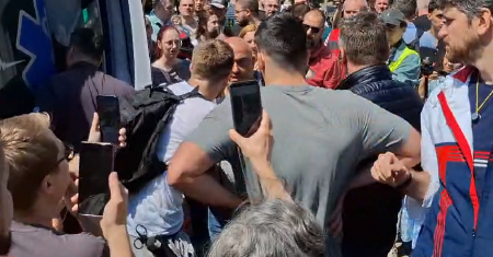 NASILJE DINKA GRUHONJIĆA I BRAJANA BRKOVIĆA Pravili haos ispred DIF-a u Novom Sadu (VIDEO)