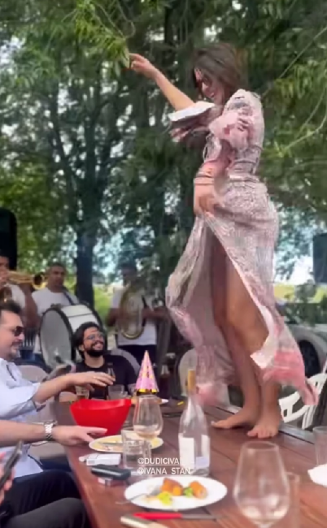 PODIGLA HALJINU I SLUČAJNO POKAZALA DONJI VEŠ Nikad provokativniji snimak naše glumice (33)