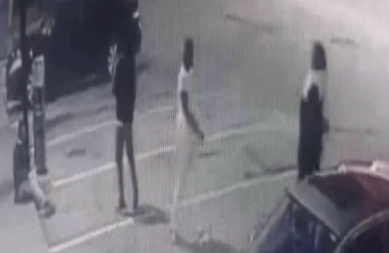 MUŠKARAC UDAREN AUTOMATSKOM PUŠKOM, ČETVORICA OSUMNJIČENIH U BEKSTVU Policija traga za napadačima