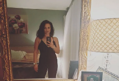 ČISTILA JE KUĆE I PRALA ZADNJICE STARCIMA Naša pevačica je bila na rubu egzistencije, a danas novac iznosi u džakovima!