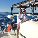 VODITELJKA NAPUSTILA PINK, PA SE UDALA ZA BOGATOG BIZNISMENA! Skinula se na jahti i pokazala brutalno telo u petoj deceniji