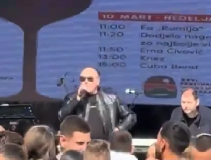 PEVAČ NIJE PRODAO NIJEDNU KARTU Ostao u neverici, pa posumnjao na kolegu da ga je sabotirao!