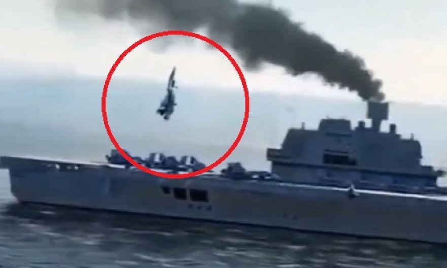 SNIMAK UNIŠTENJA AMERIČKOG F/A-18 SUPER HORNETA Izbegavao direktnu vatru pa udario u nosač aviona, vojnici skakali da spasu živote!