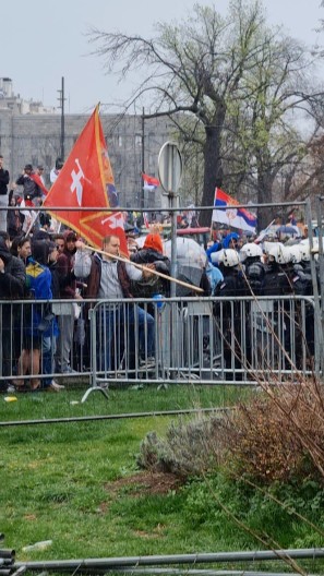 "PEŠČANIK" BRUTALNO NAPAO STUDENTE BLOKADERE! Optužio ih za izdaju jer su neki odbili dalju politizaciju