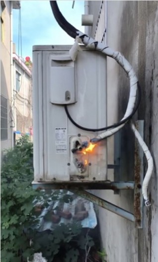 OVAJ KLIMA UREĐAJ JE TEMPIRANA BOMBA U STANU! Pažljivo pročitajte ovo UPOZORENJE!