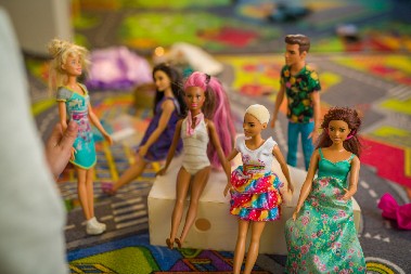 VIC DANA Ide čovek kući sa posla, i na putu se seti da je ćerkici rođendan...