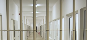 UŽAS! Mediji: Devojka koju su strpali u zatvor jer je kolima udarila blokaderku pokušala da se ubije!