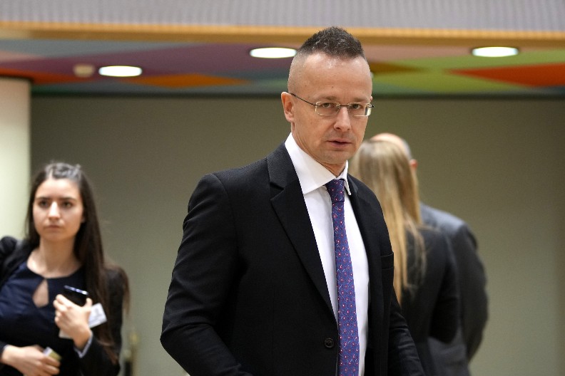 SIJARTOV ŠAMAR ZELENSKOM "Nećete vi o tome odlučivati!"