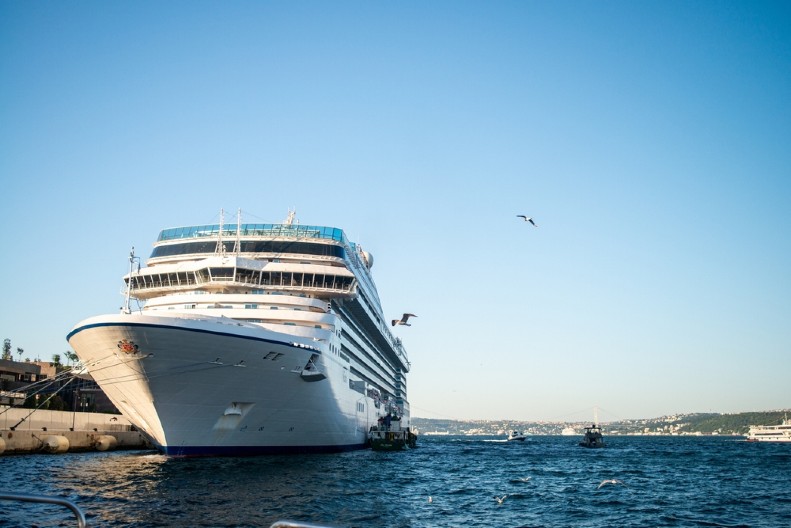 PREVRNUO SE BROD Tri osobe poginule, devet nestalo